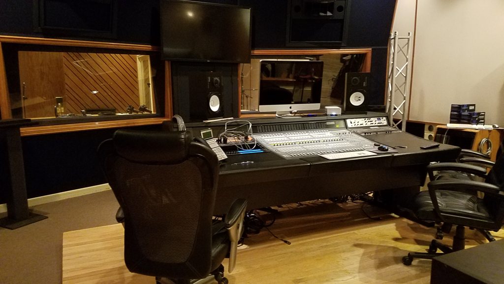 5 Essential Elements When Looking to Hire a Professional Recording Studio